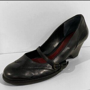 AEROSOLES Black Leather Brogue Pump Size 8.5